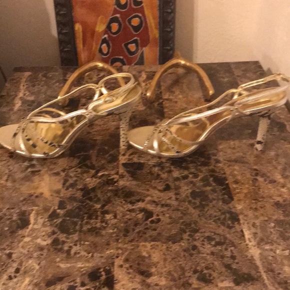 Heels - Picture 4 of 6